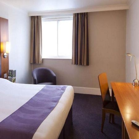 Premier Inn Milton Keynes Central Экстерьер фото