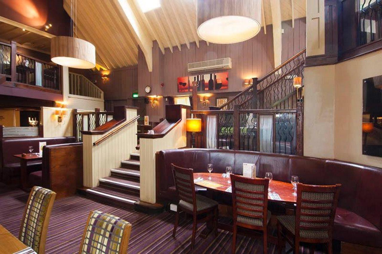 Premier Inn Milton Keynes Central Экстерьер фото