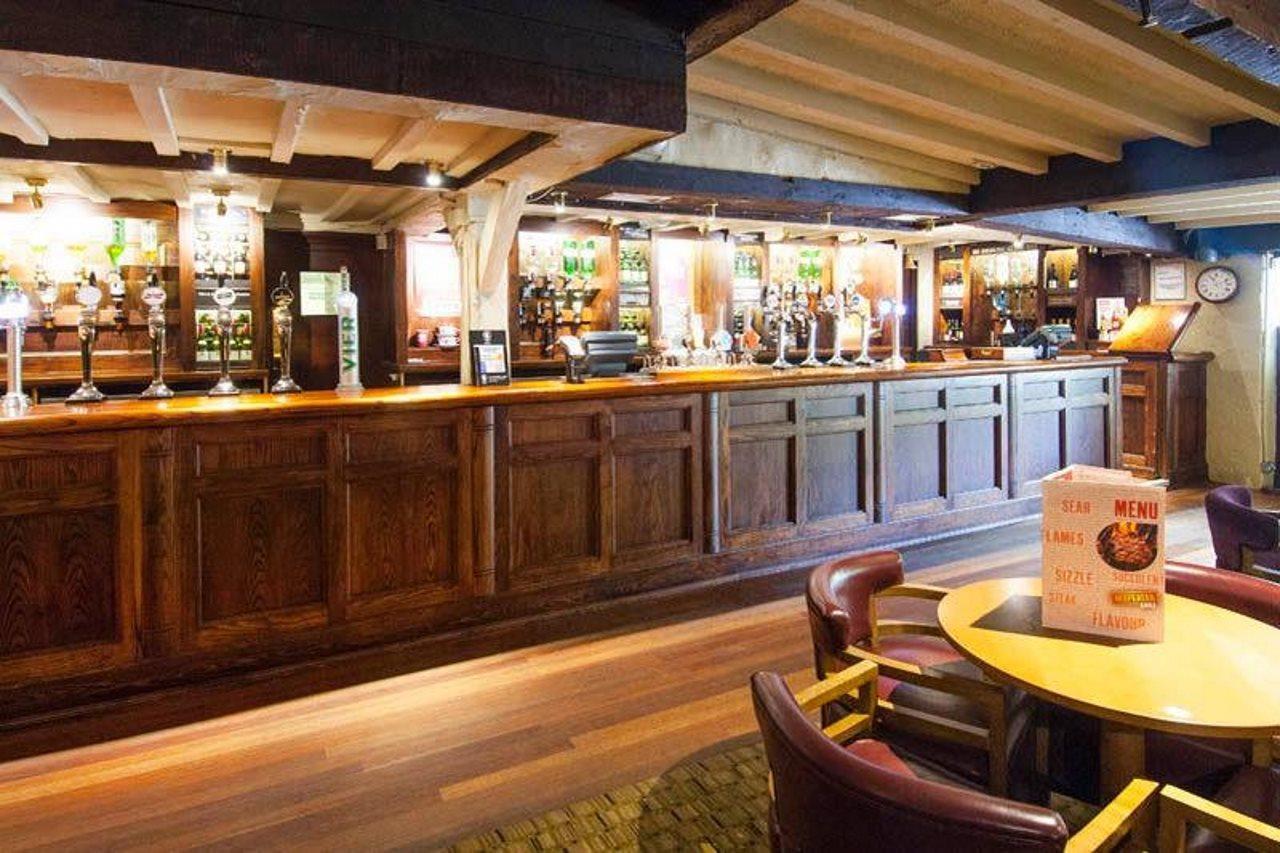 Premier Inn Milton Keynes Central Экстерьер фото