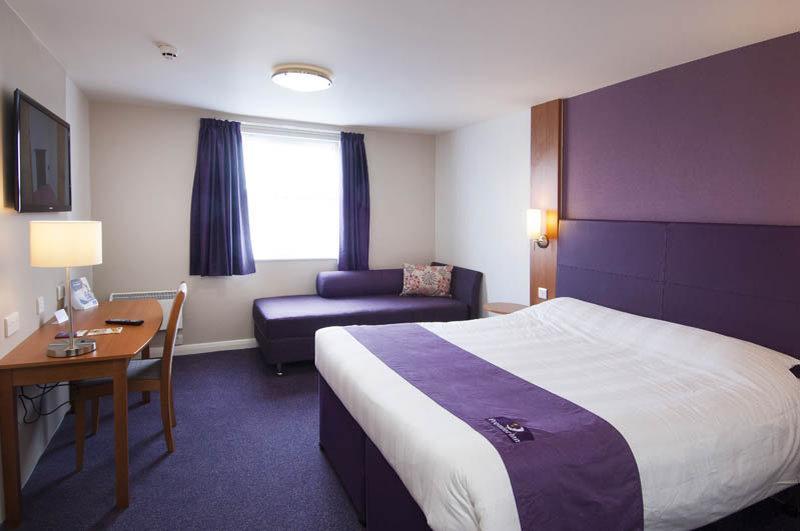 Premier Inn Milton Keynes Central Экстерьер фото
