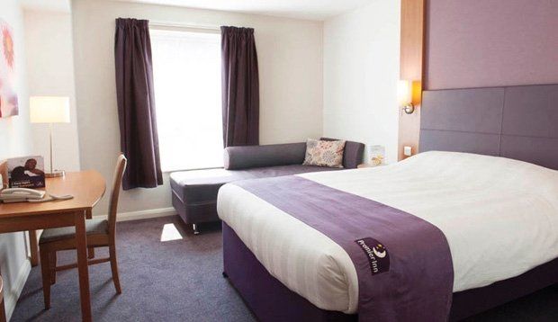Premier Inn Milton Keynes Central Экстерьер фото